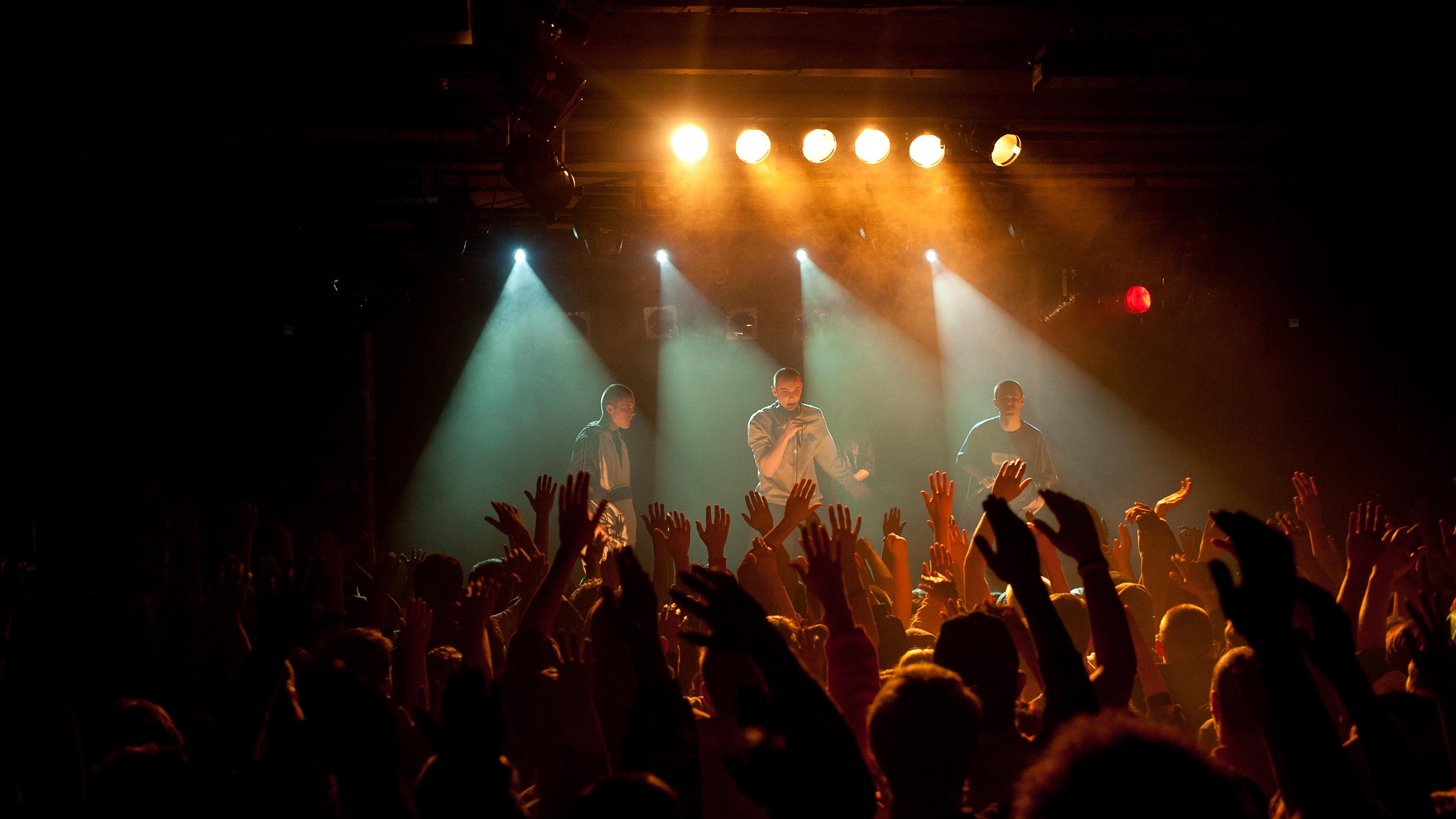 Koncert trzech raperów