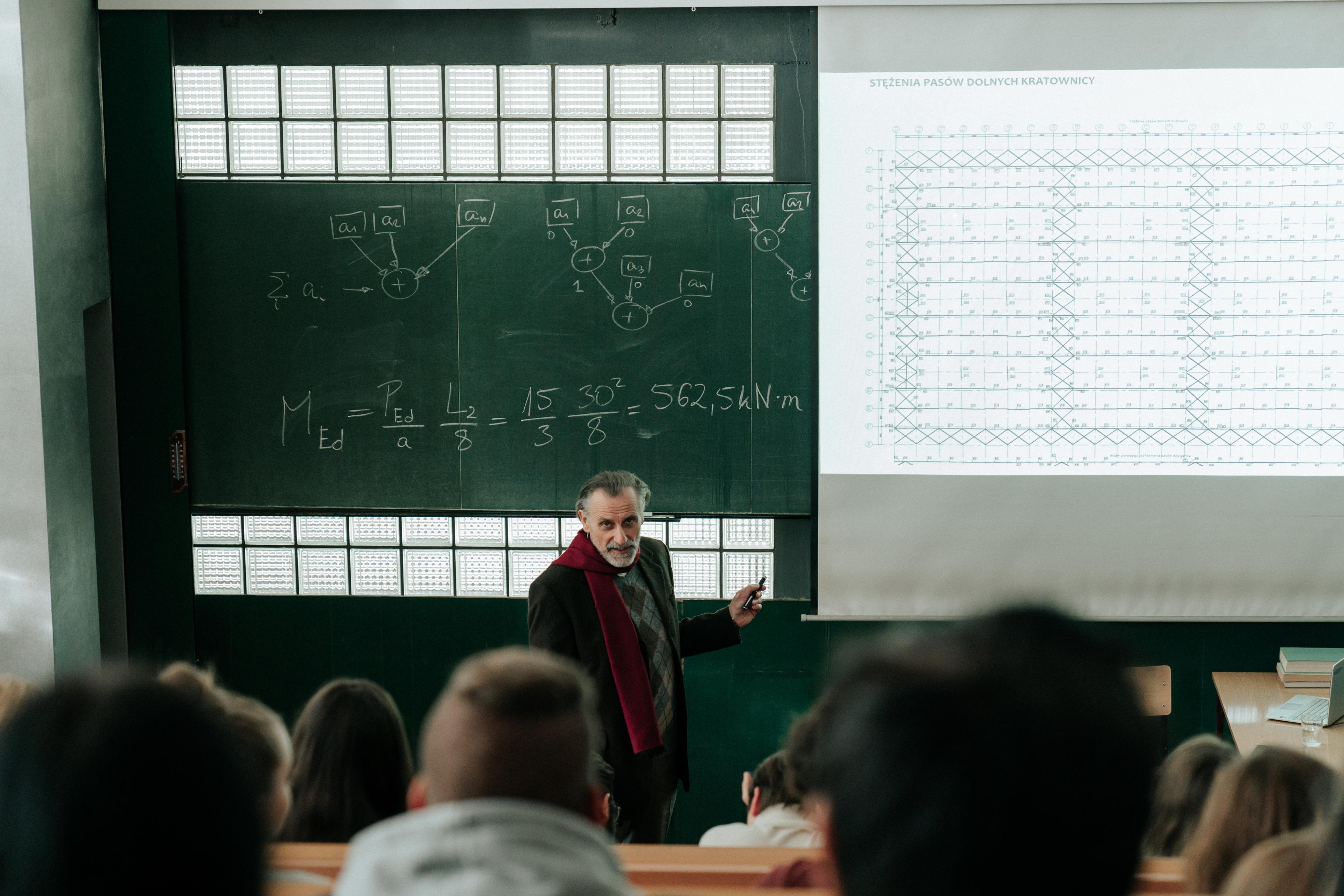 Wykładowca prowadzący lekcję